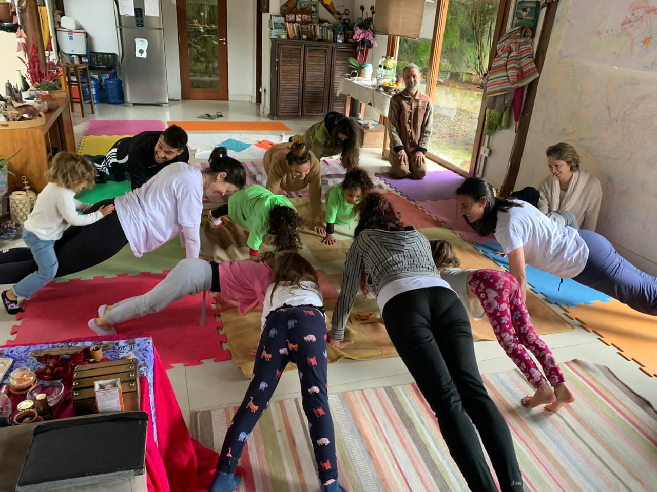 Evento em Embu das Artes reúne Yoga, massagem e culinária saudável para comemorar o Dia das Mães